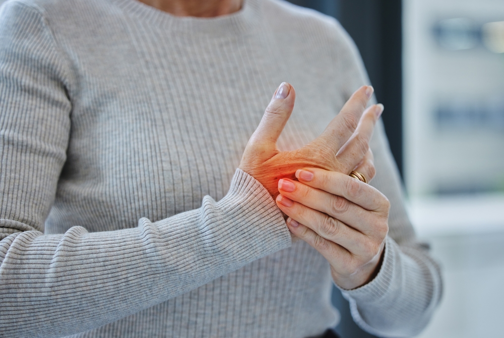 Mature,,Hands,And,Pain,With,Injury,Or,Arthritis,In,Workplace